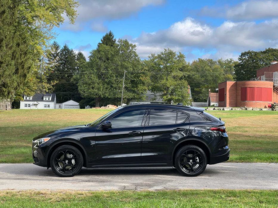 Alfa Romeo Stelvio      2018
