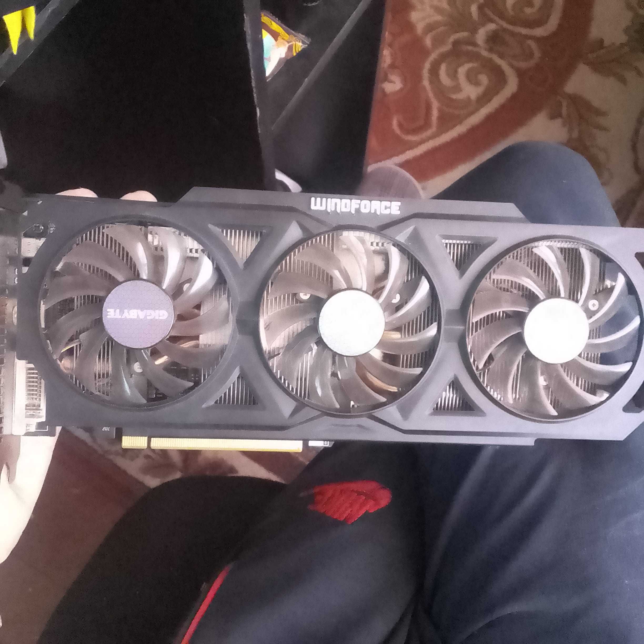 Срочьно продам відео карту Gigabyte  GV-R928XOC-3D