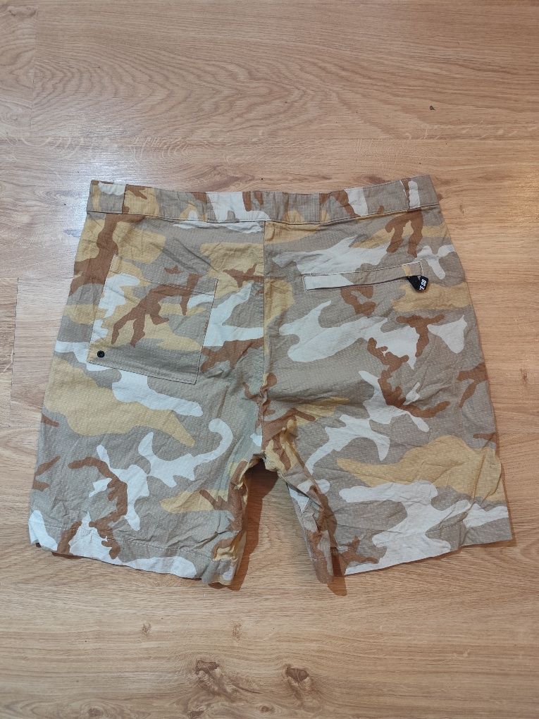 Шорты nike sb camo desert  размер L