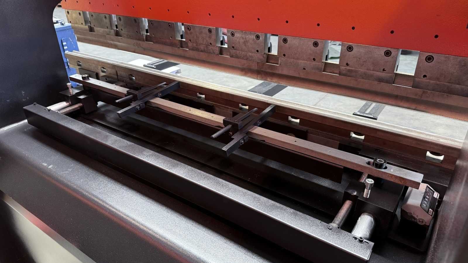 Prasa krawędziowa krawędziarka giętarka AMADA RG 33 t x 2050 Promecam