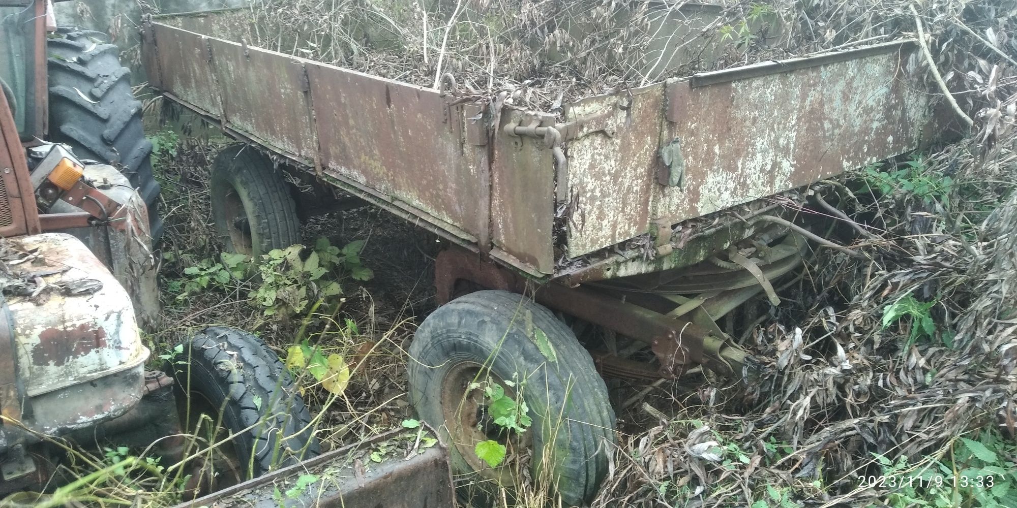 Трактор з прицепом