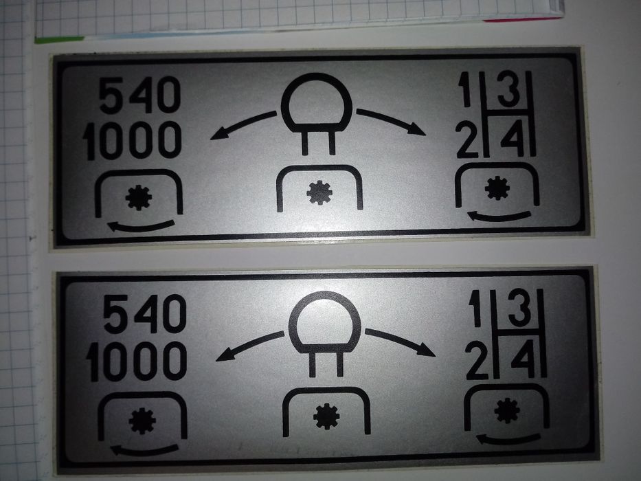 Naklejka ścienna cienka typu wom