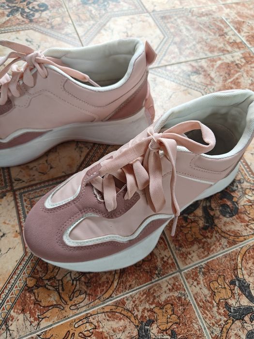 Кросівки рожеві, 40 р