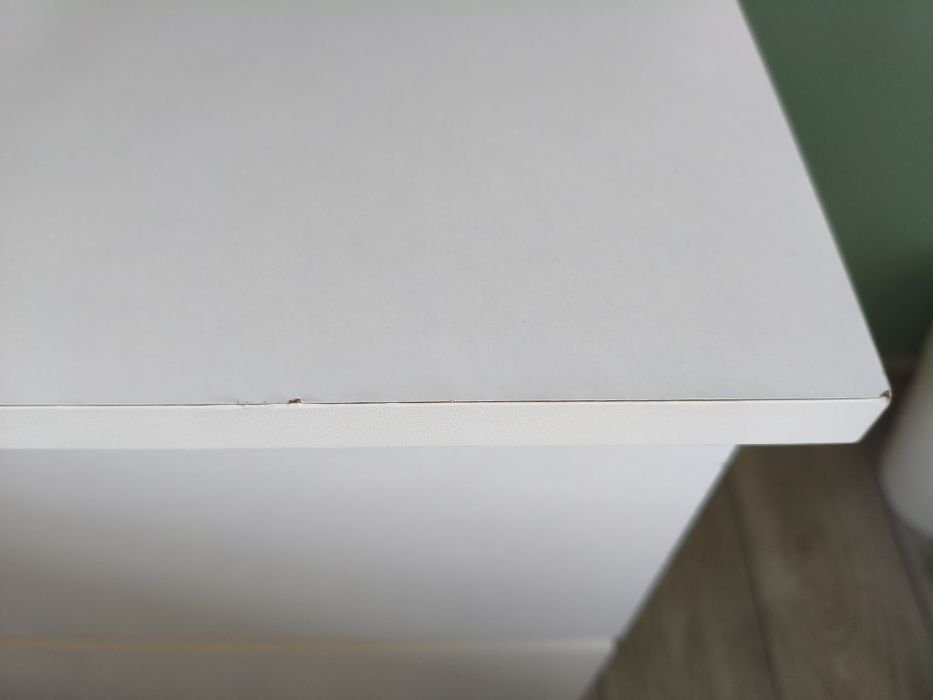 Białe biurko narożne