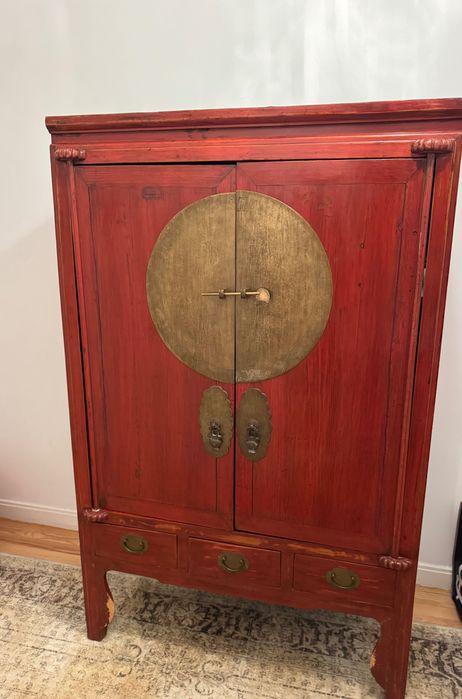 Roupeiro Chinês original em vermelho escuro