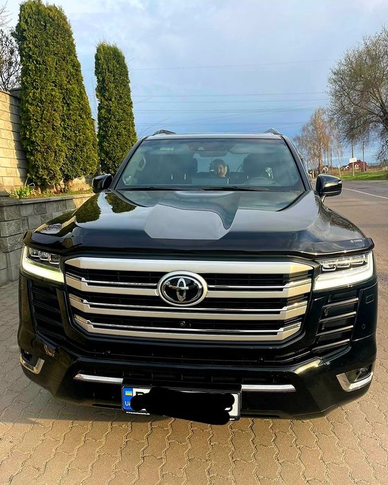 Toyota Land Cruiser 300