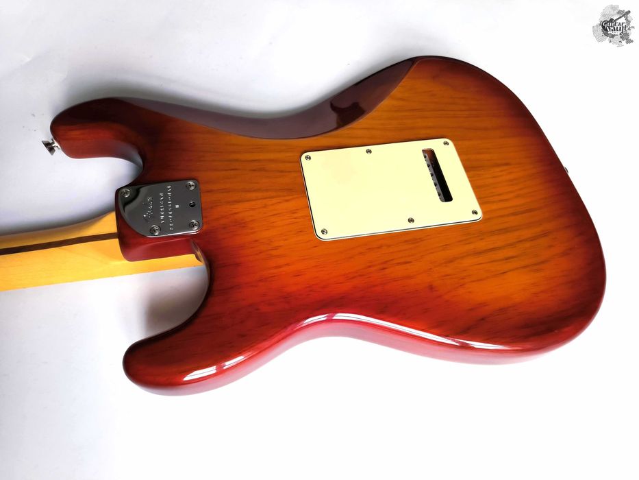 Fender® American Professional II Strat Roasted Pine '2021 Sienna SB