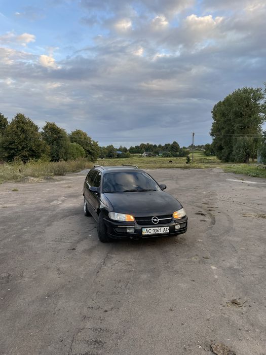 Opel Omega B на повному ходу