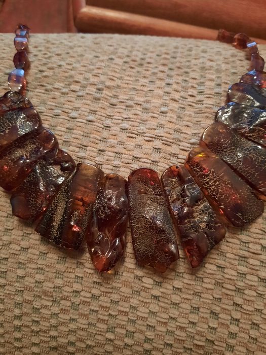 Продаю колье из не обработанного янтаря