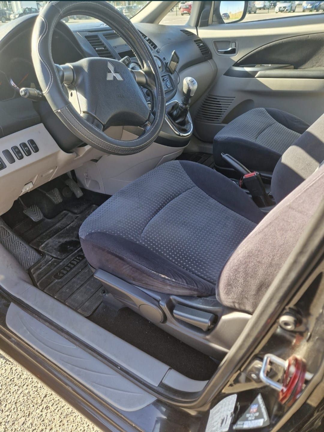 Mitsubishi grandis