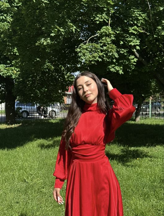 Сукня атласна вечірня