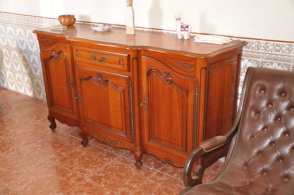 Aparador antigo de madeira – 3 portas + gaveta