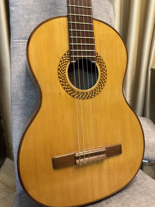 Продам гитару мастеровую