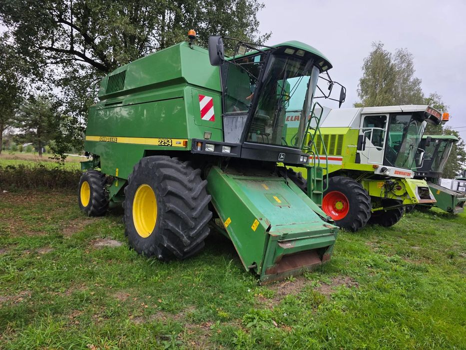 John Deere 2254  John Deere 2254