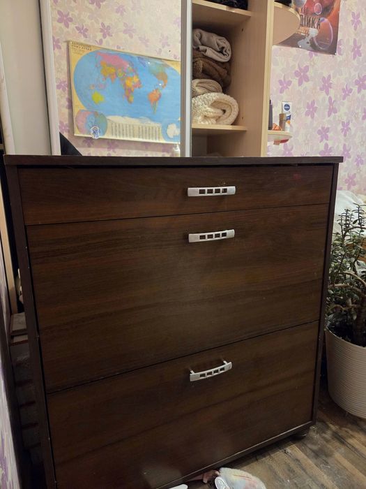 Продається тумбочка для взуття