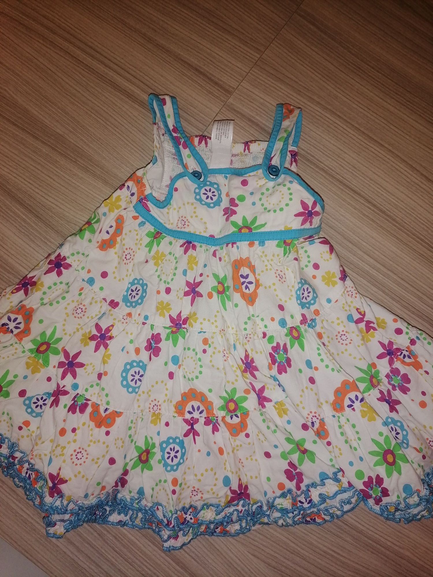 Roupa de menina impecável