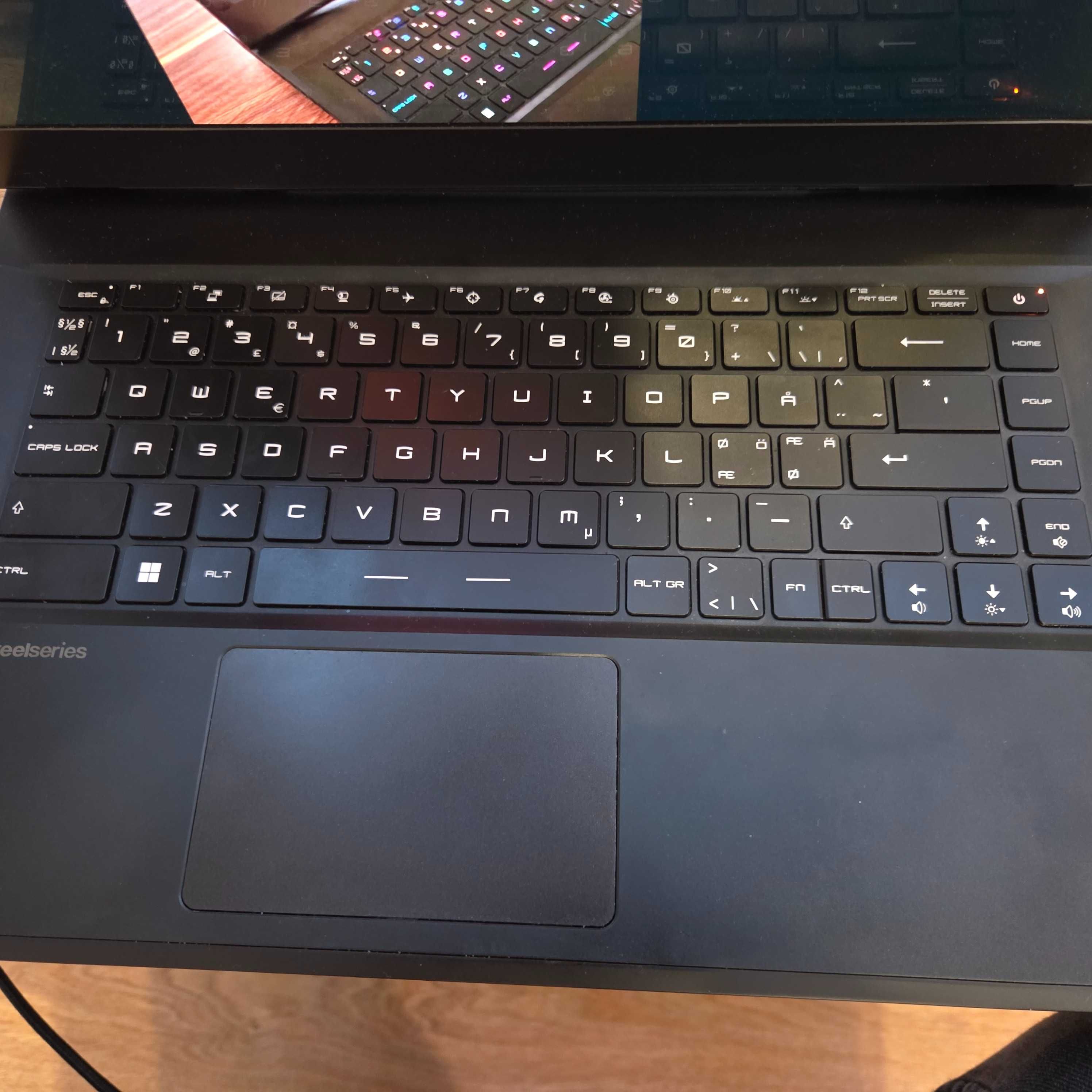 MSI 15,6" z AMOLED QHD 240Hz HDR i7 12700h 32gb ram DDR5 RTX3060 1TB