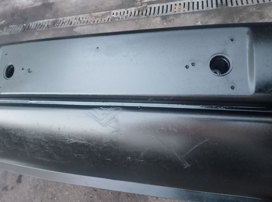 VW T4 Zderzak przód model przed liftingiem ładny stan