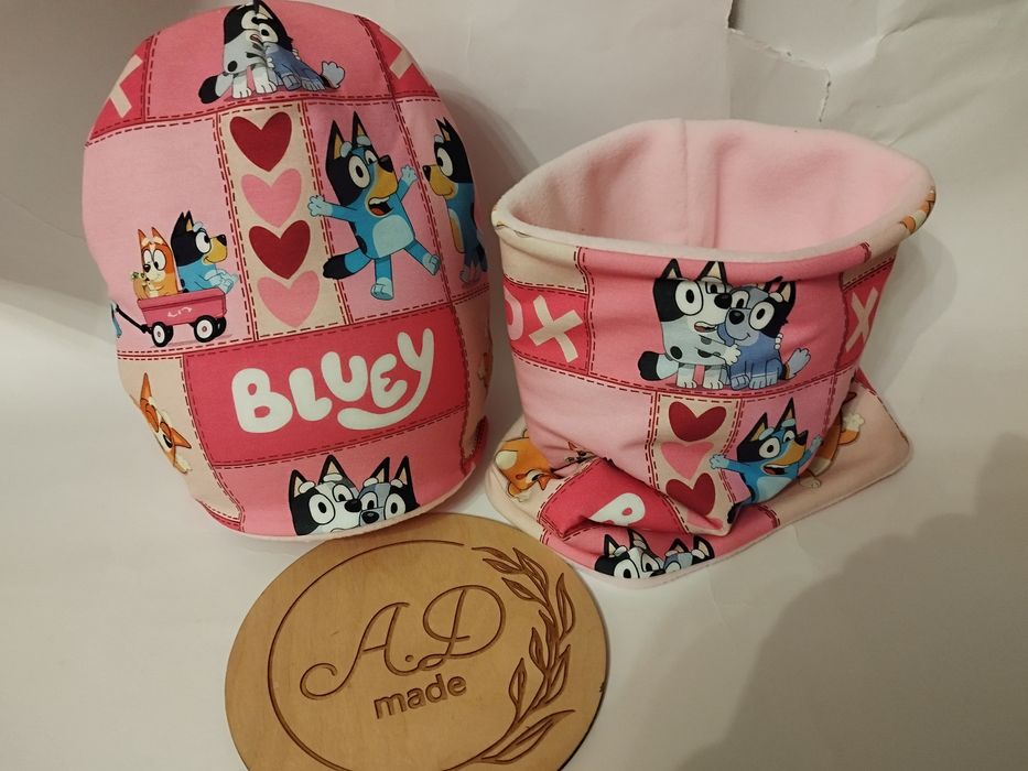 Komplet zestaw czapka komin ocieplany zimowy Bluey dla dziewczynki