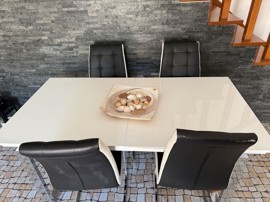 Mesa de jantar extensível como nova