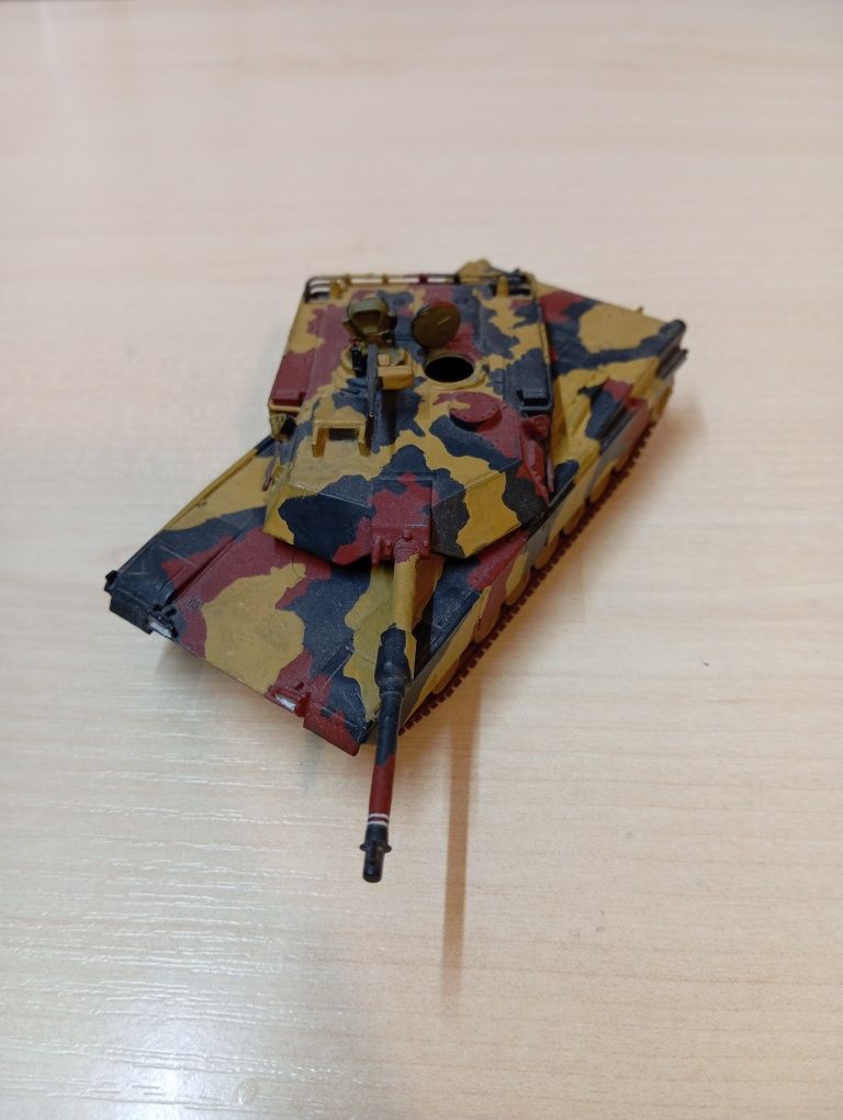 Модель танка Abrams 1:72