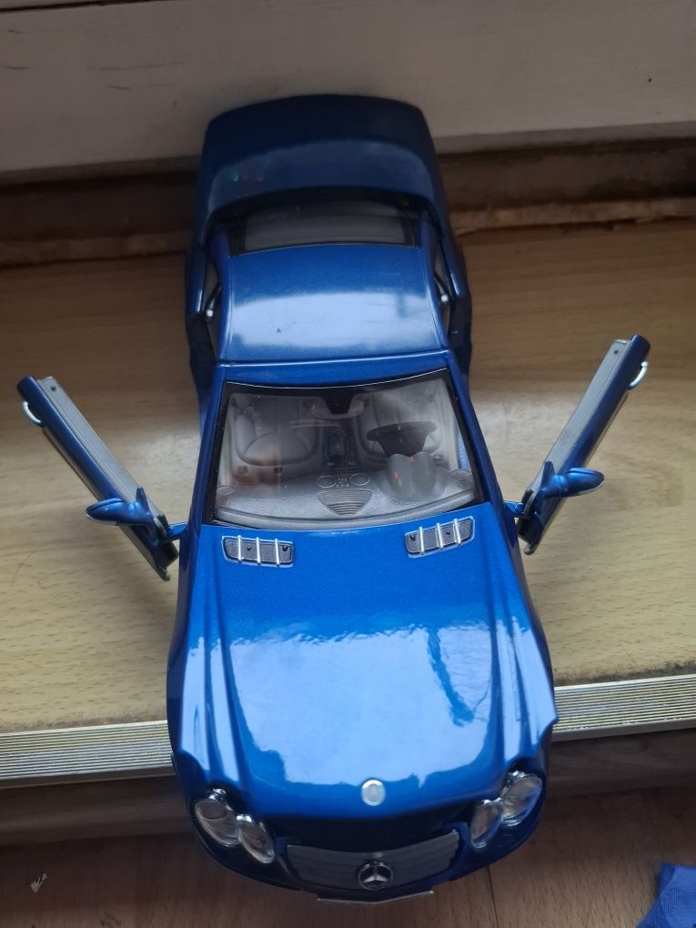 Model 1 18 Mercedes-Benz SL-Class