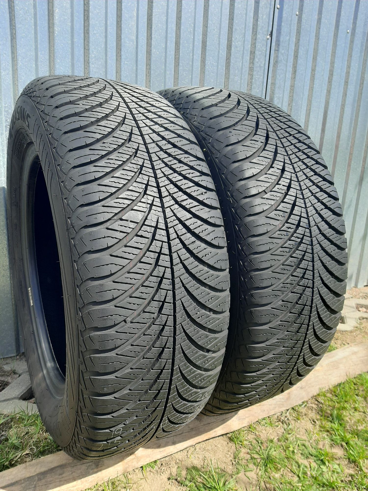 2x Opony całoroczne 215/60R16 GoodYear Vector4Sasons A0 7mm 2019r