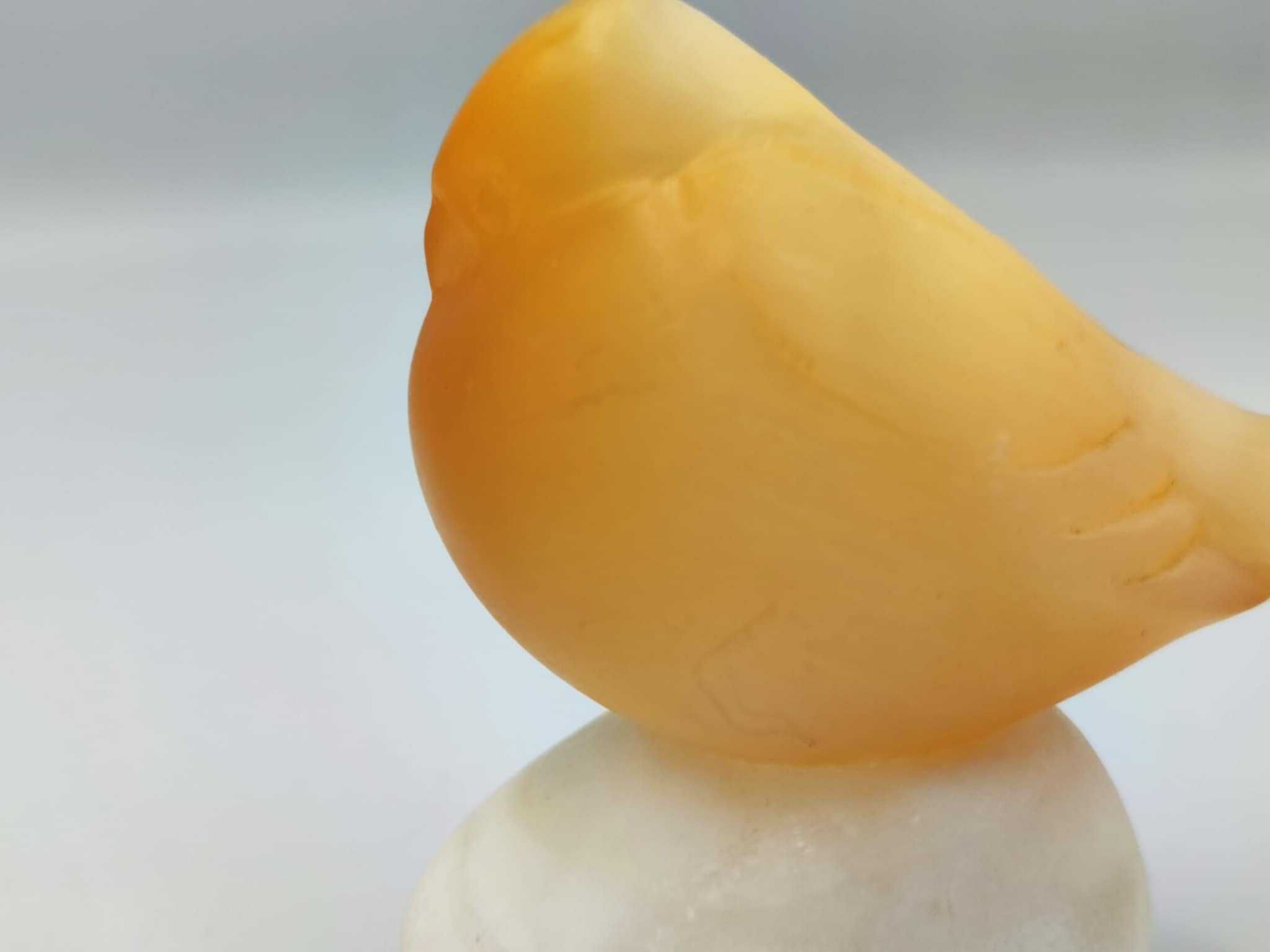 Stara figurka,szklany ptaszek,podstawa alabastrowa