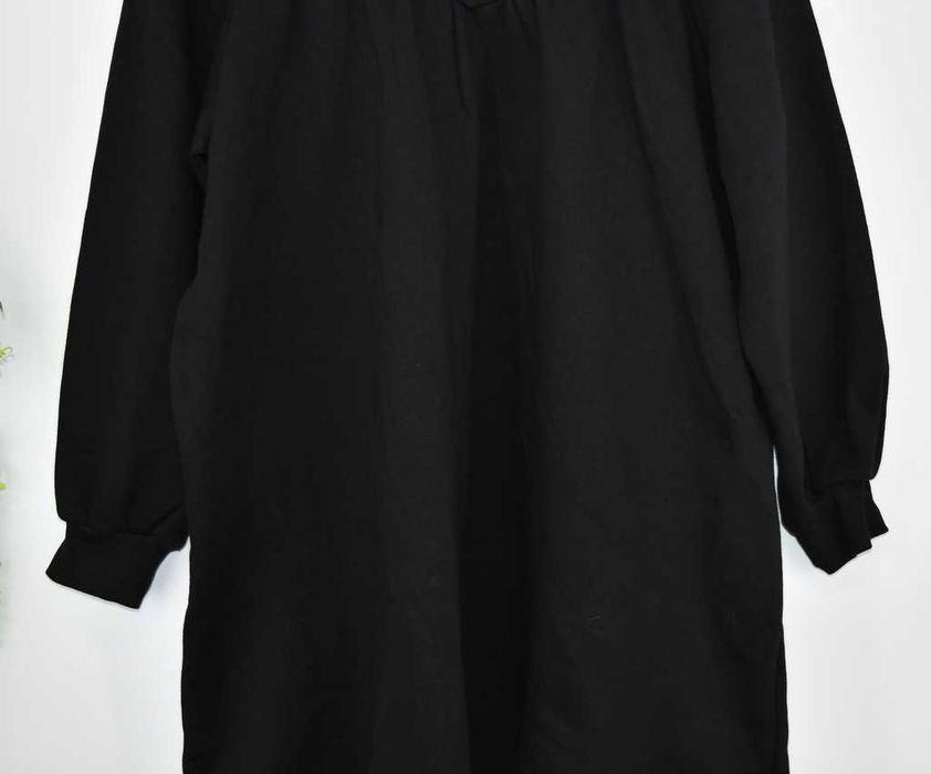 Gruba dresowa sukienka na polarku Reserved L