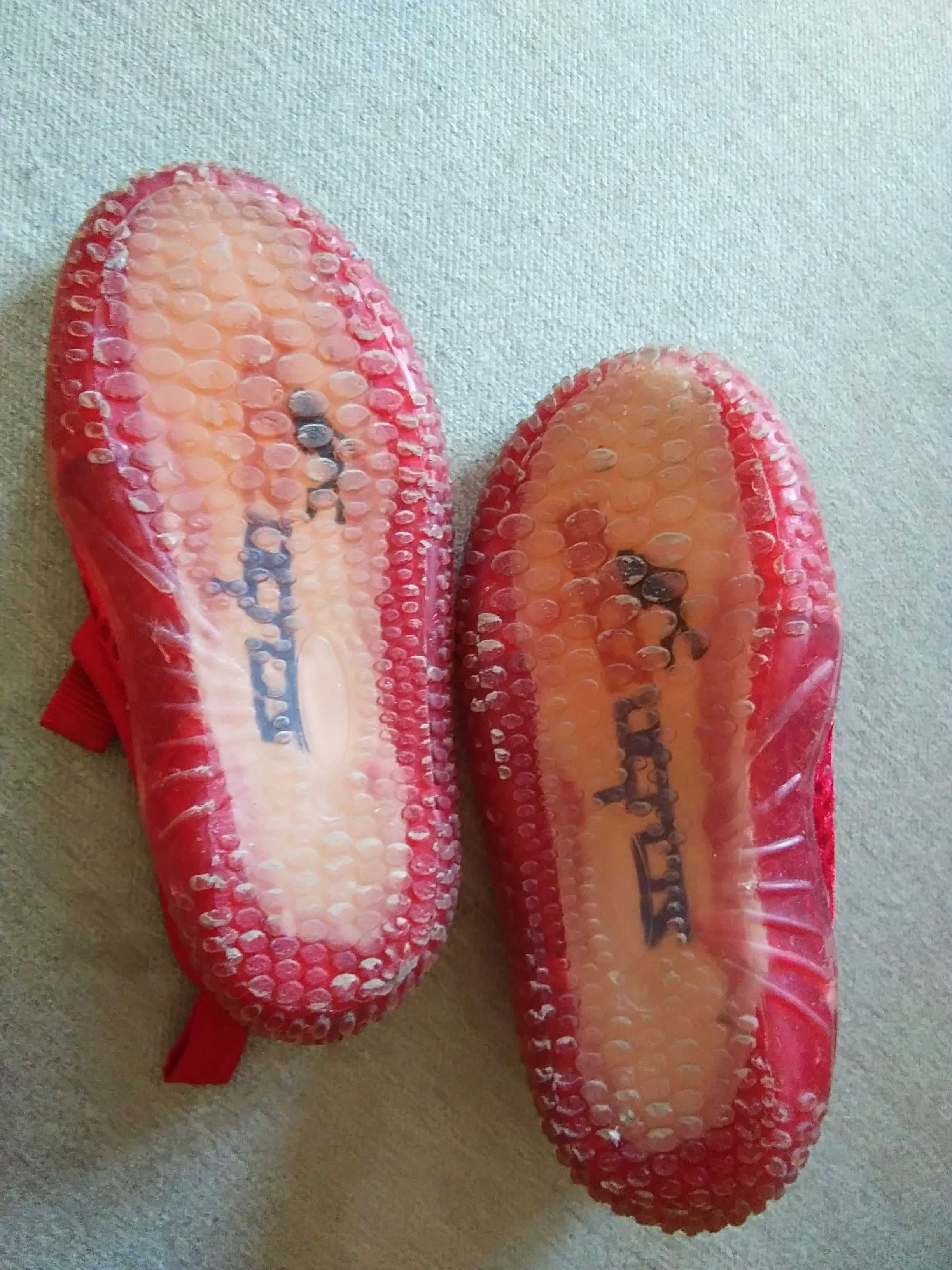 Buty do wody czerwone rozmiar 21