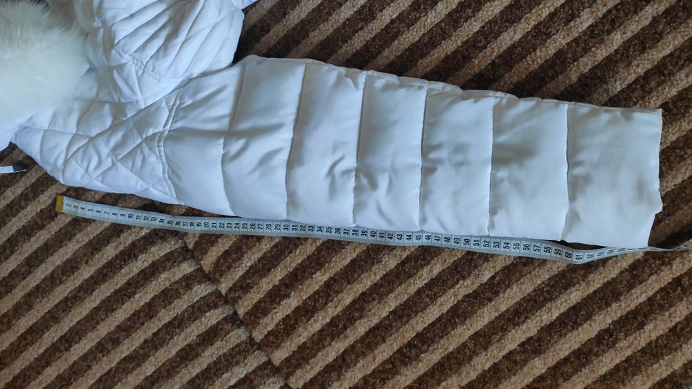 Білий пуховик жіночий