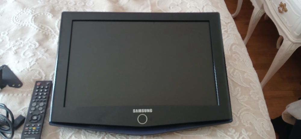 Tv Samsung de quarto ou cozinha