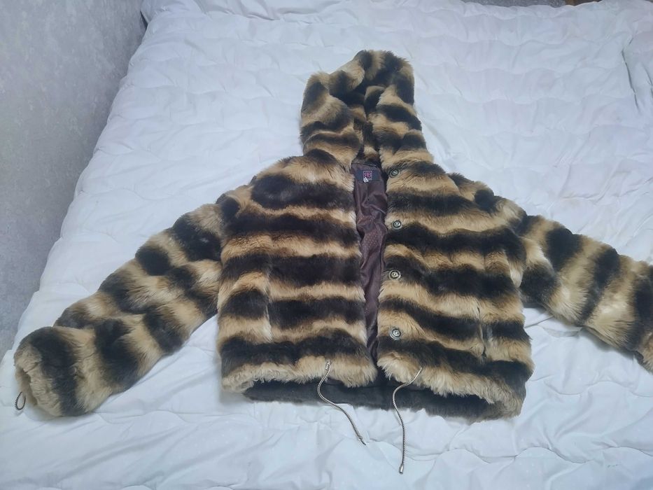 Продам шапку черную женскую из песца