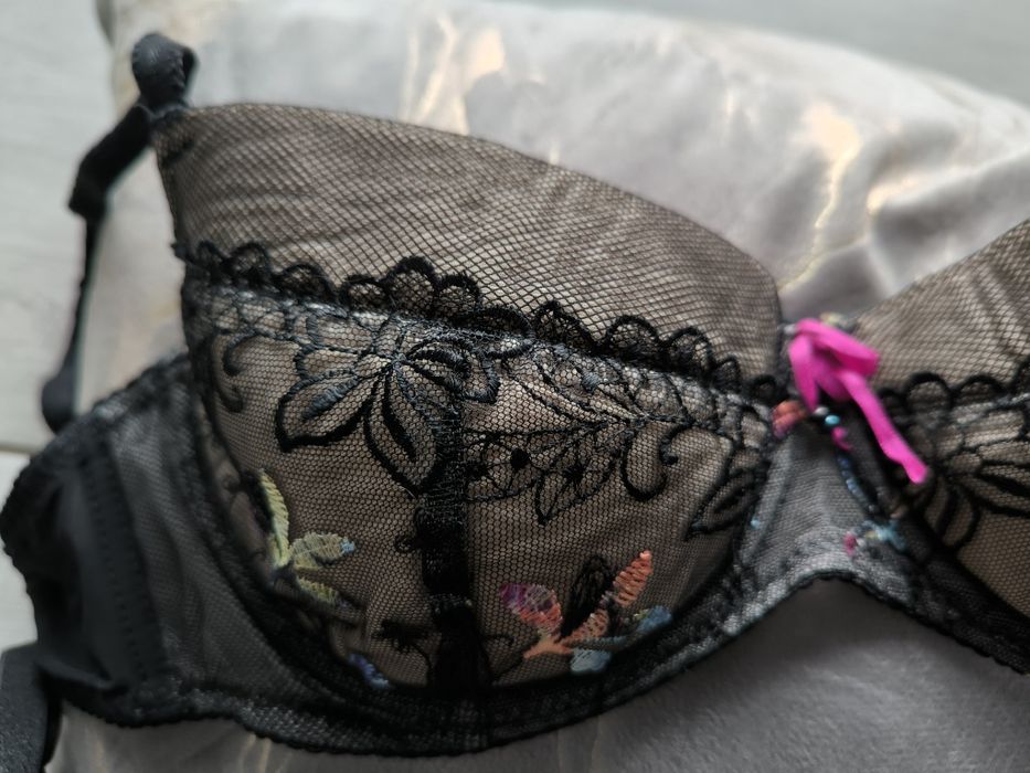 Dwa biustonosze Gorteks 75C, bardzo dobry stan. Polecam