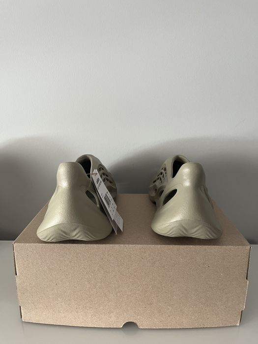 Yeezy foam “Stone salt “