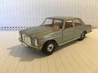 Mercedes Benz 240 D W115 - Corgi - escala 1/36 - como Novo