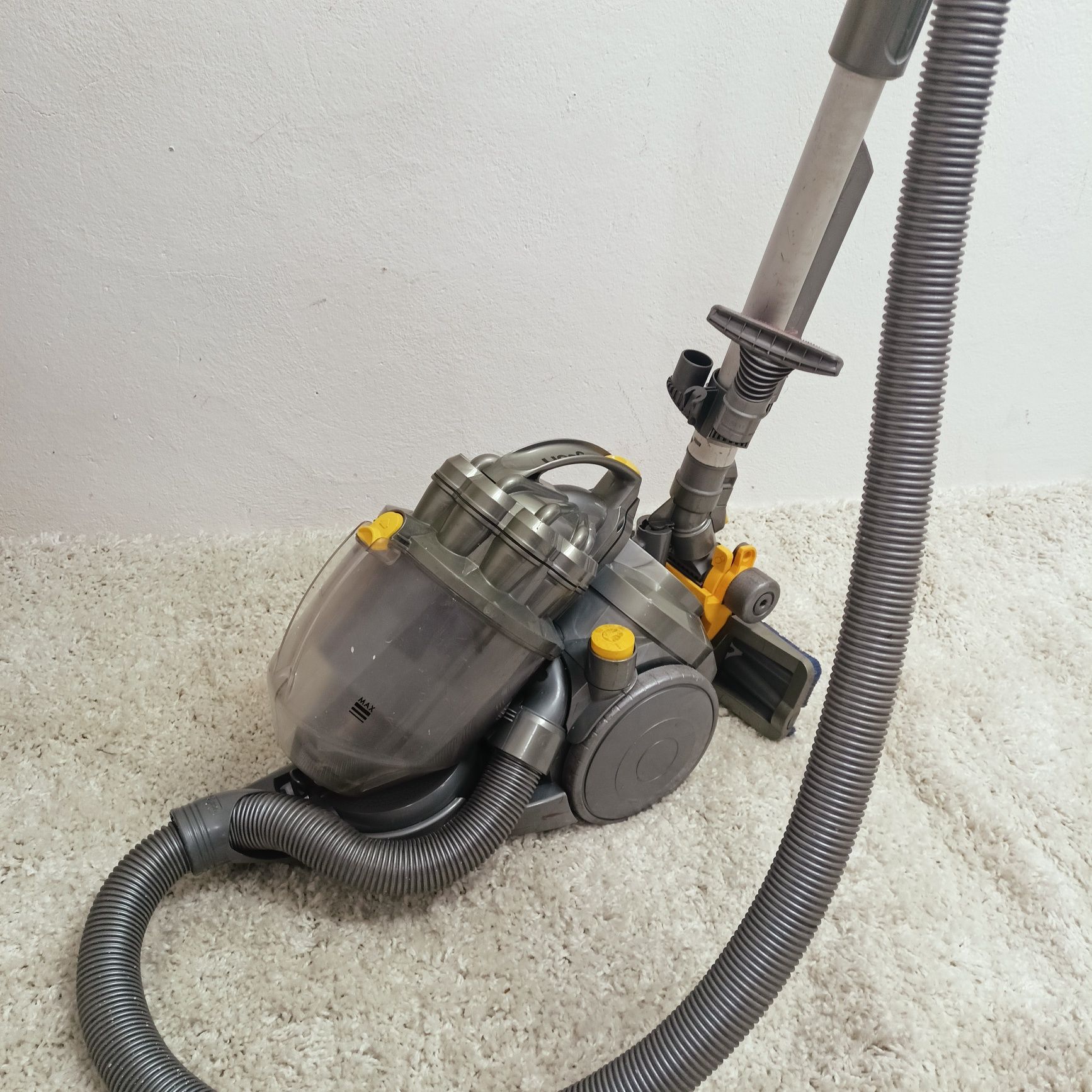 DYSON, odkurzacz bezworkowy DC08.