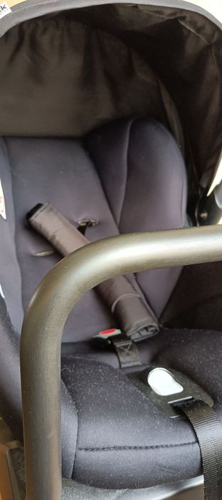 Fotelik samochodowy z bazą ISOFIX, lekki