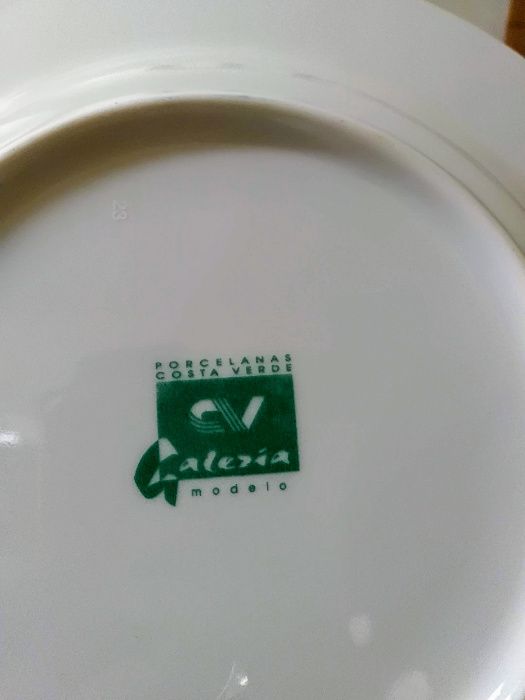 Serviço de jantar em porcelana, marca Costa Nova, modelo Galesia