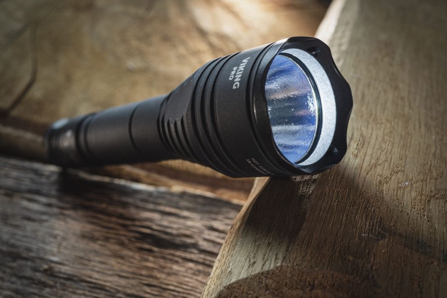 Latarka taktyczna Armytek Viking Pro Magnet USB White