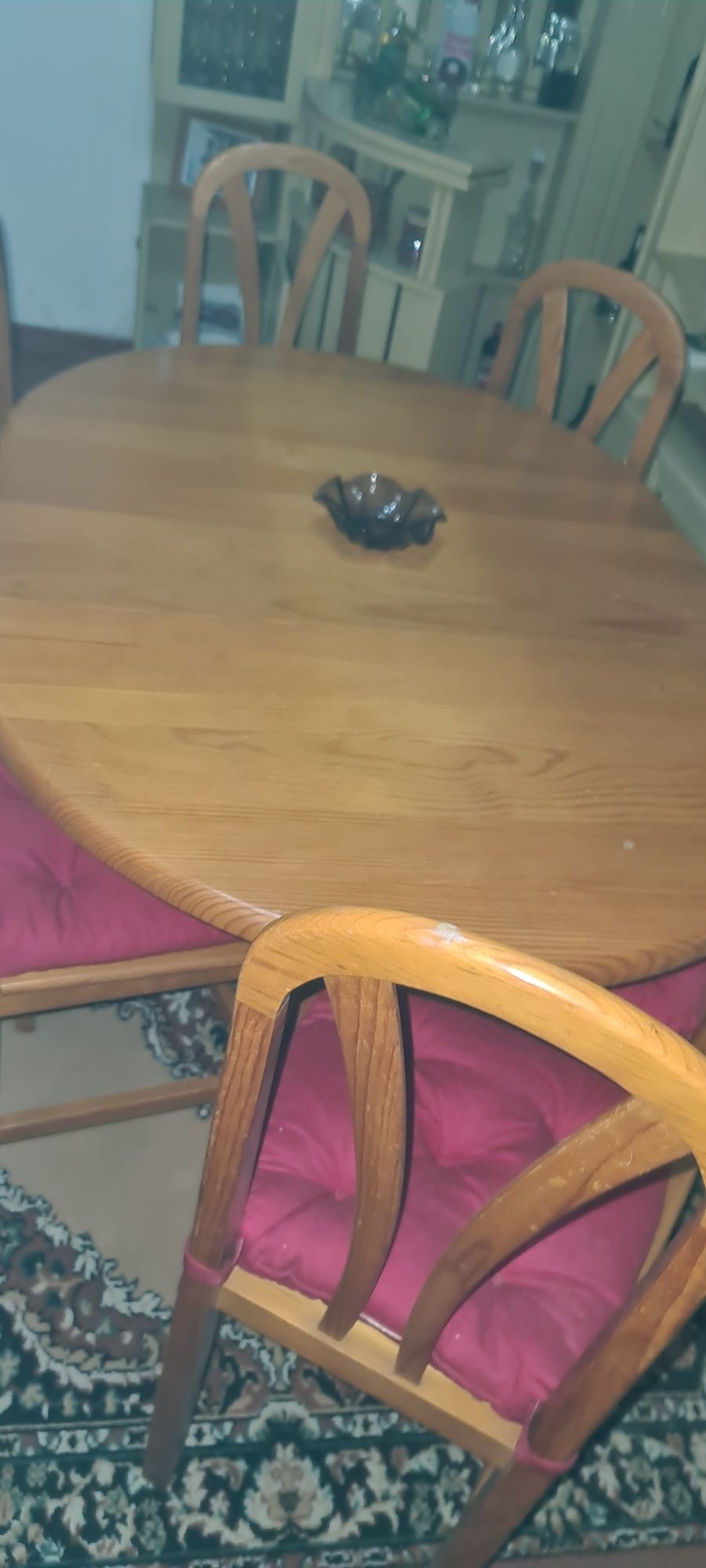 Movel de sala com mesa e 6cadeitas