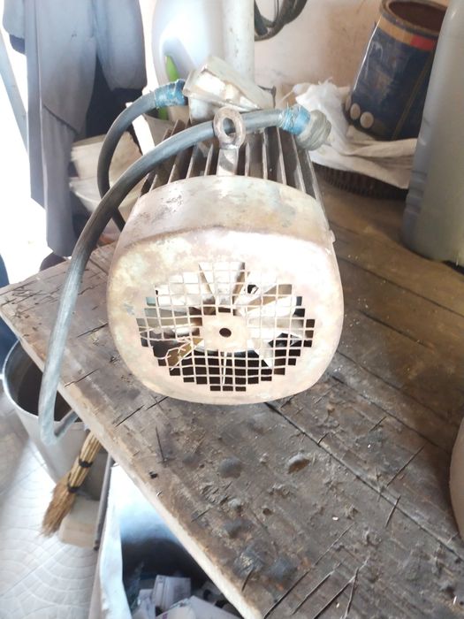 Электро двигатель .