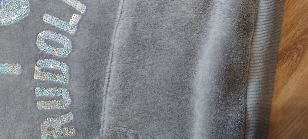 Bluza z kapturem rozmiar 134/140