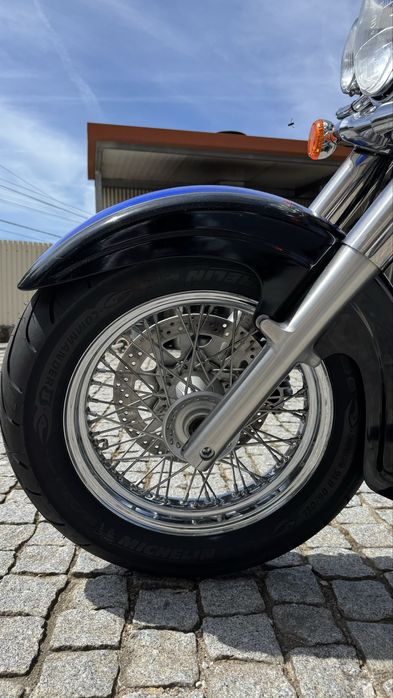 Suzuki intruder velusia 800