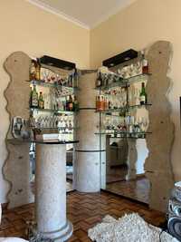 Bar em pedra espelhado