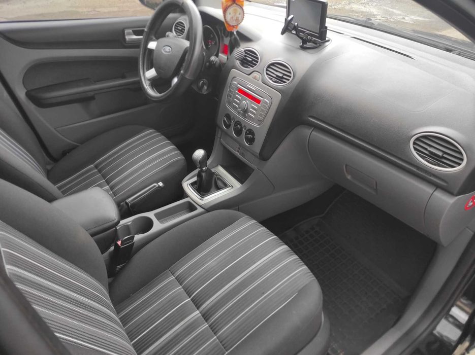 Продаю Ford Focus 2 універсал 1,6 бензин. Хороший стан