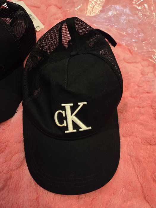Czapki calvin klein