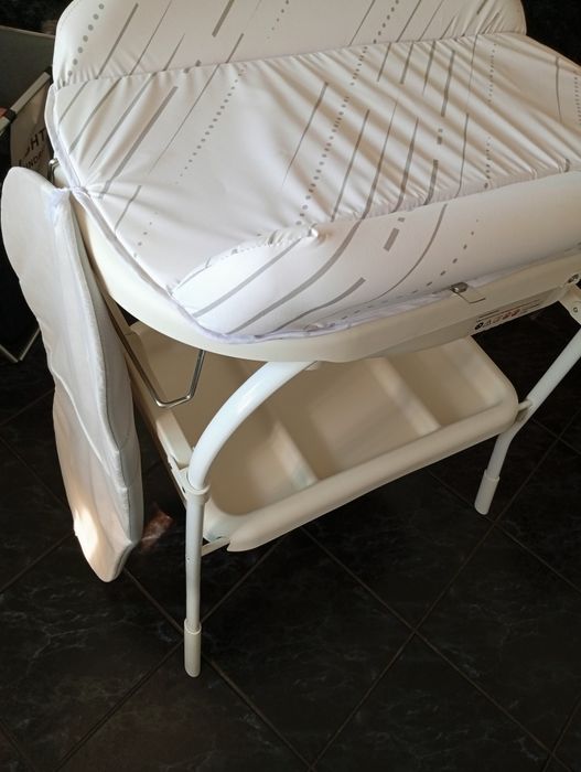 Trocador de fraldas com banheira