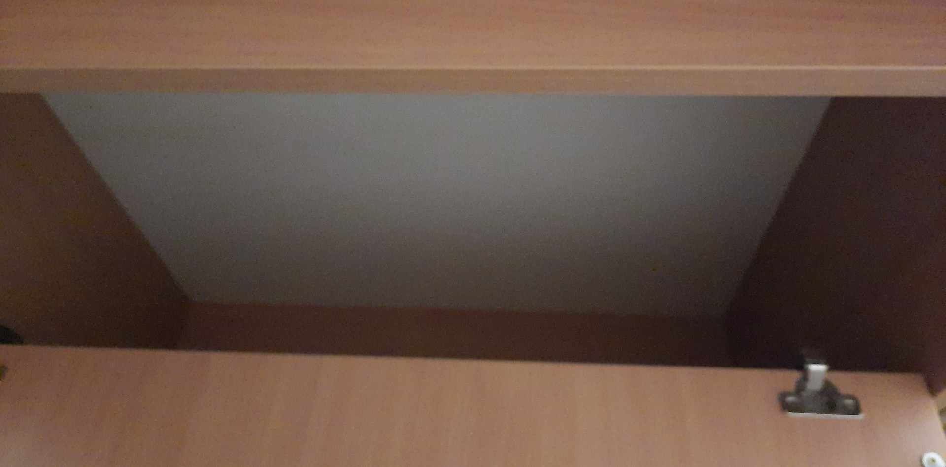 Regał ze skrzynią
