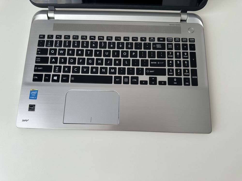 ТЕРМІНОВО! Ноутбук Toshiba S55T-B5223